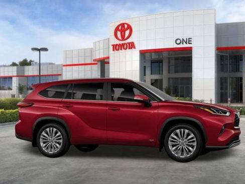 New 2026 Toyota Highlander Platinum AWD/4WD image 16