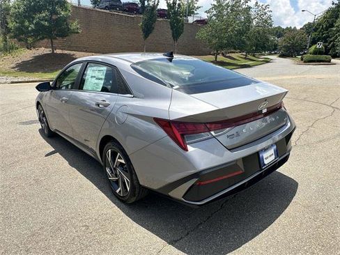 New 2025 Hyundai Elantra Limited image 3