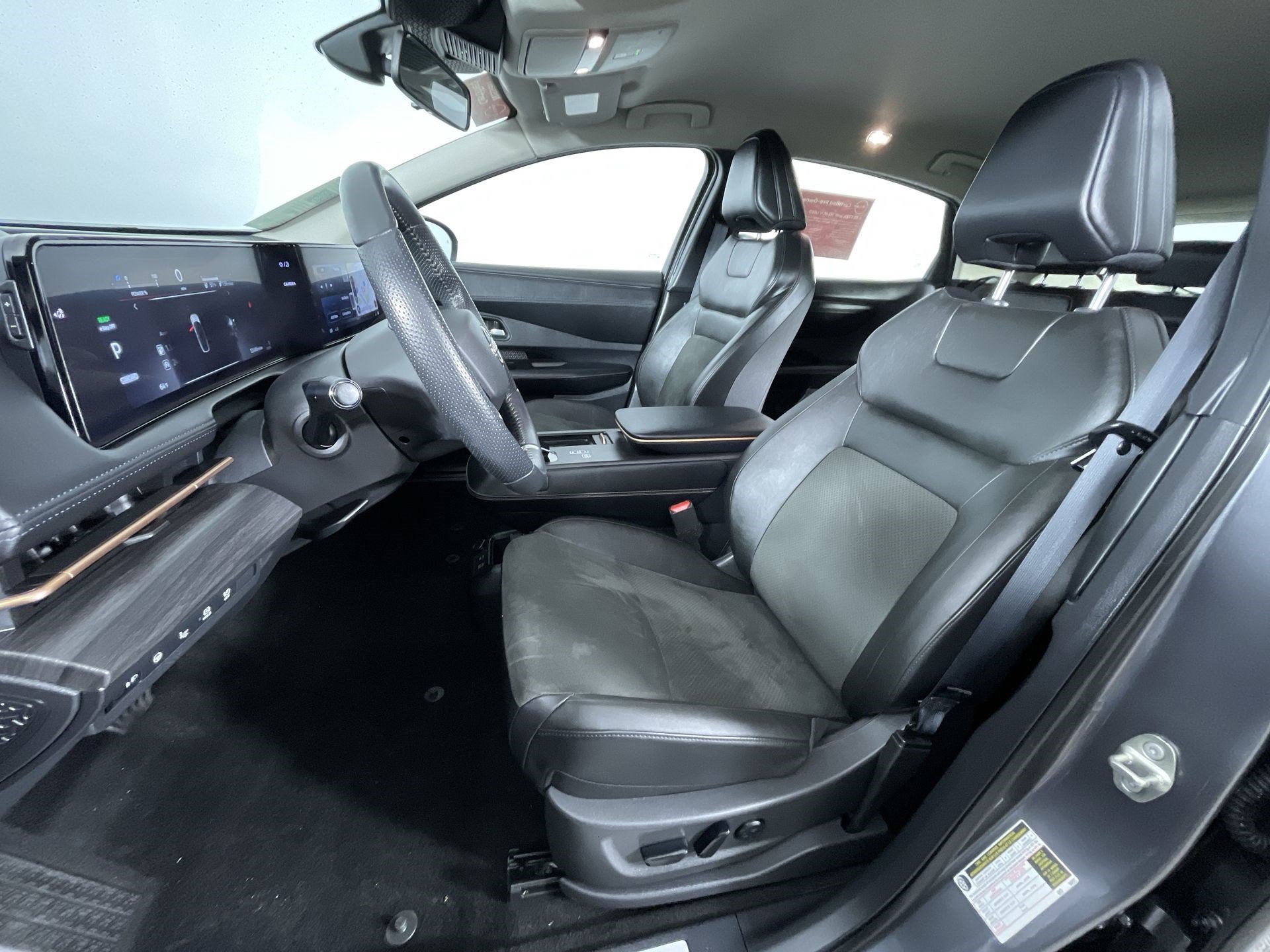 Certified 2024 Nissan Ariya AWD image 15