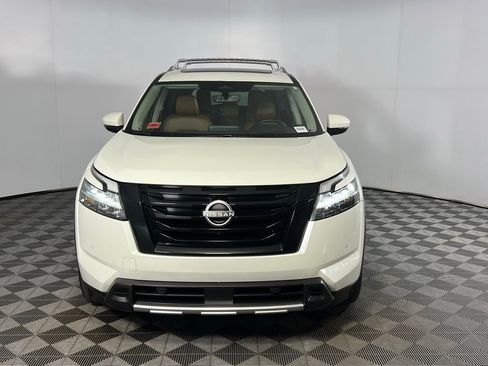 Used 2024 Nissan Pathfinder Platinum w/ Black Appearance Package image 12