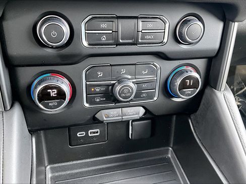 Used 2024 Chevrolet Tahoe LS image 32