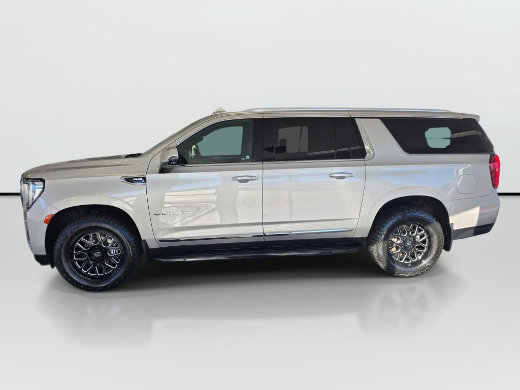 Used 2021 GMC Yukon XL SLT w/ SLT Premium Package AWD/4WD image 2