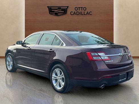 Used 2019 Ford Taurus SEL image 3