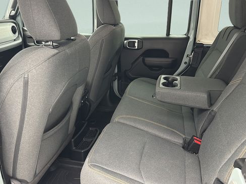 Used 2024 Jeep Wrangler Unlimited AWD/4WD image 9