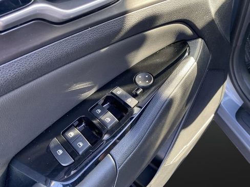 Used 2023 Kia Sportage EX image 32