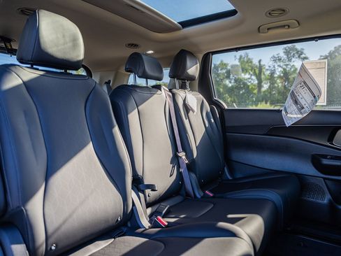 New 2026 Kia Carnival SX image 9