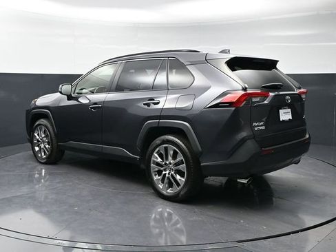 Used 2020 Toyota RAV4 XLE Premium image 7