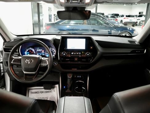 Used 2023 Toyota Highlander XLE image 15