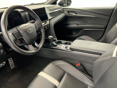 Used 2025 Toyota Camry SE image 15