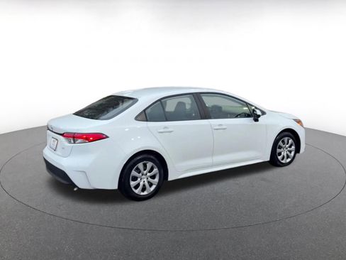 Used 2025 Toyota Corolla LE image 16