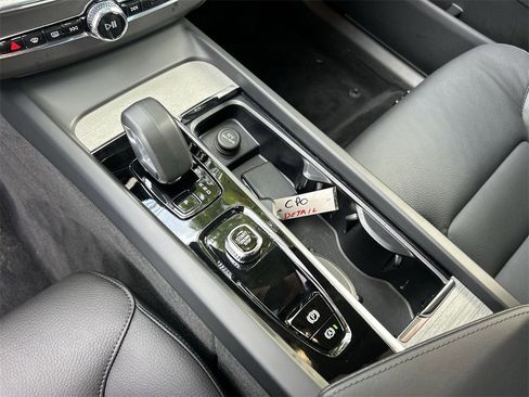 Certified 2025 Volvo XC60 T8 Plus w/ Protection Package Premier image 22