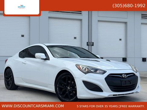 Used 2015 Hyundai Genesis 3.8 image 1
