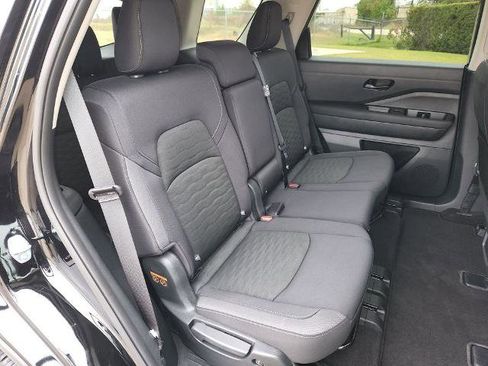 Certified 2025 Nissan Pathfinder SV image 15