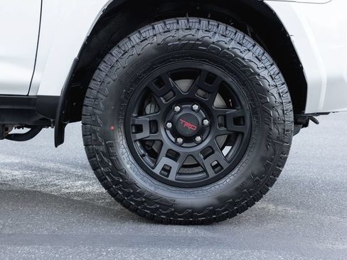 Certified 2024 Toyota 4Runner TRD Off-Road Premium w/ Moonroof Package AWD/4WD image 4