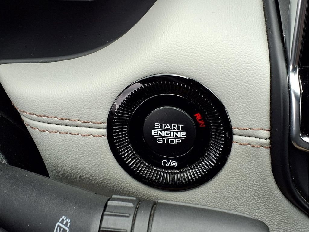 Used 2025 Jeep Compass Limited AWD/4WD image 15