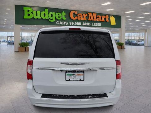 Used 2014 Chrysler Town & Country Touring image 6