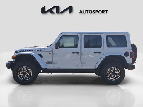 Used 2025 Jeep Wrangler Unlimited Rubicon w/ Technology Group image 13