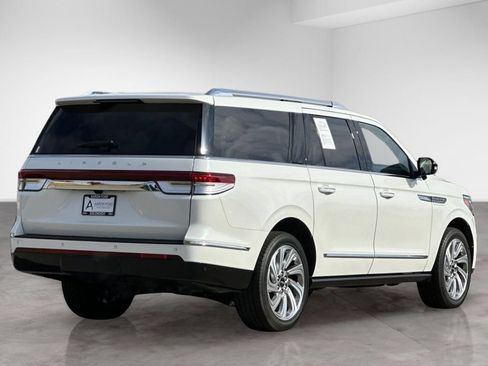 Used 2024 Lincoln Navigator L Reserve AWD/4WD image 5