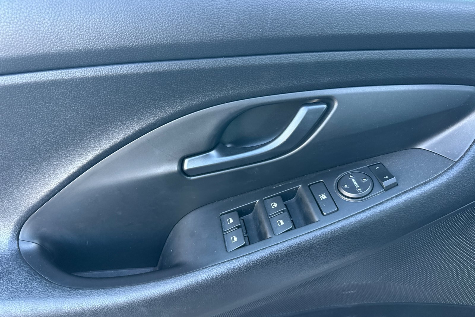 Used 2019 Hyundai Elantra GT N Line FWD image 11