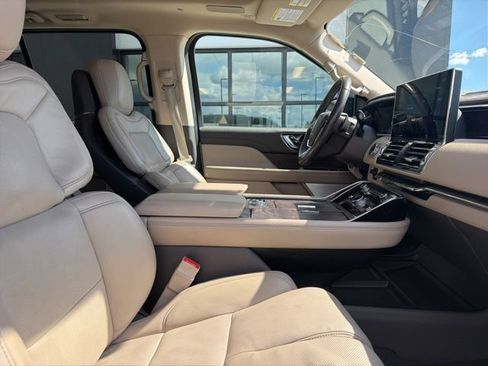 Used 2022 Lincoln Navigator Reserve AWD/4WD image 12