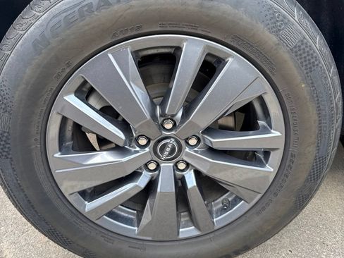 Certified 2025 Nissan Pathfinder SV FWD image 7