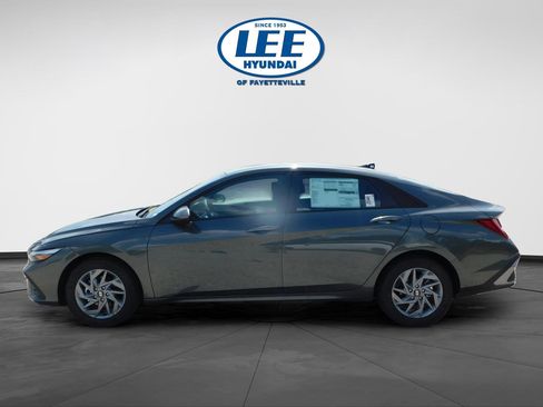 New 2025 Hyundai Elantra Blue image 6