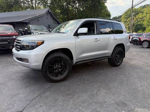 Used 2009 Toyota Land Cruiser image 24