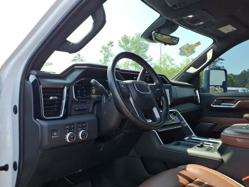 Used 2024 GMC Sierra 2500 Denali Ultimate AWD/4WD image 8