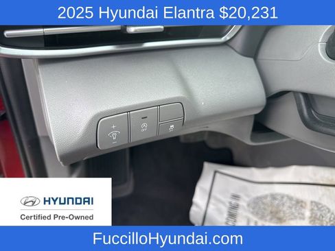 Certified 2025 Hyundai Elantra SE image 12