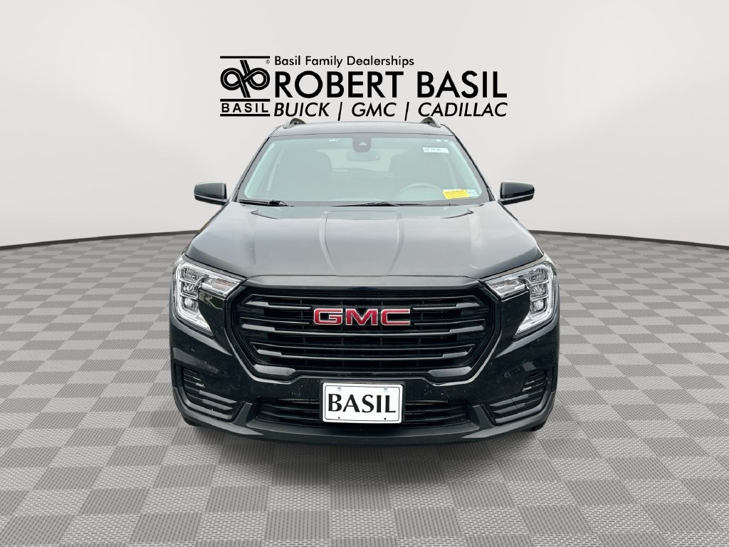 Used 2024 GMC Terrain SLE w/ Driver Convenience Package AWD/4WD image 3