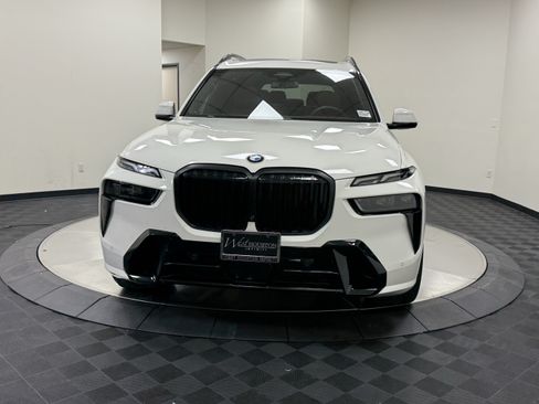 Used 2024 BMW X7 xDrive40i w/ M Sport Package AWD/4WD image 2