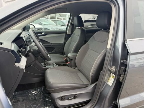 Certified 2022 Volkswagen Taos SE image 18
