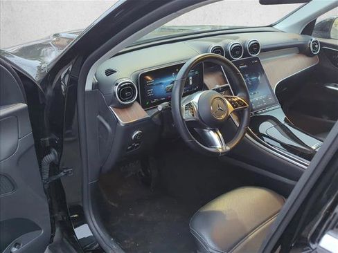 Used 2024 Mercedes-Benz GLC 300 4MATIC image 11