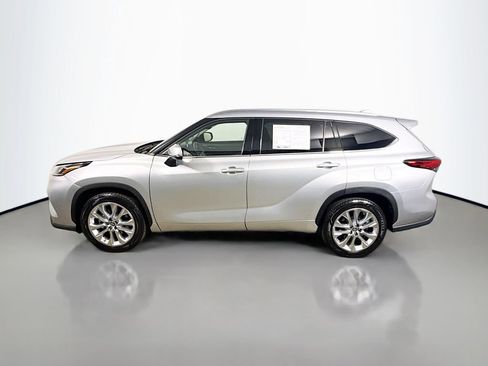 Used 2022 Toyota Highlander Limited FWD image 4