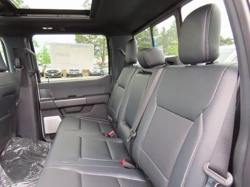 New 2025 Ford F150 Lariat w/ Equipment Group 502A High image 21