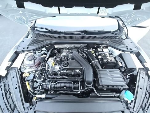 Used 2025 Volkswagen Jetta SE w/ Sunroof Package FWD image 11