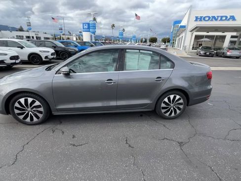 Used 2013 Volkswagen Jetta SEL Premium image 5