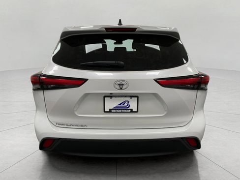 Used 2023 Toyota Highlander L image 5