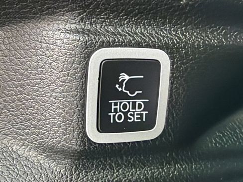 Used 2022 Jeep Grand Cherokee L Limited AWD/4WD image 19