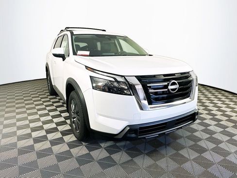 New 2025 Nissan Pathfinder SV image 3