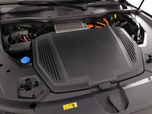 Used 2024 Audi Q8 e-tron Premium Plus w/ Premium Plus Package image 70