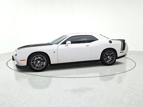 Used 2016 Dodge Challenger R/T Scat Pack w/ Driver Convenience Group RWD image 4