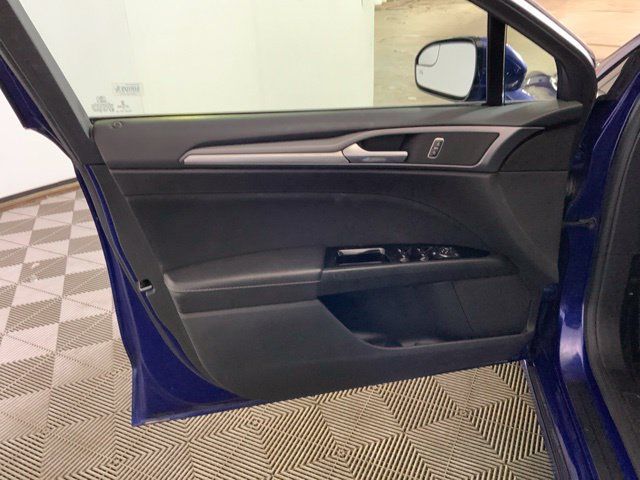 Used 2015 Ford Fusion SE FWD image 16