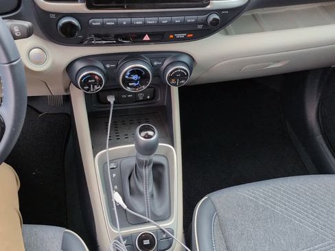 Used 2025 Hyundai Venue Limited image 9