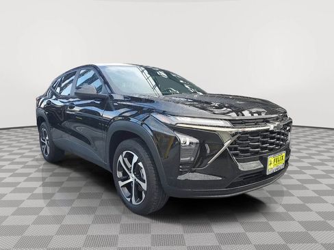 New 2026 Chevrolet Trax RS image 2