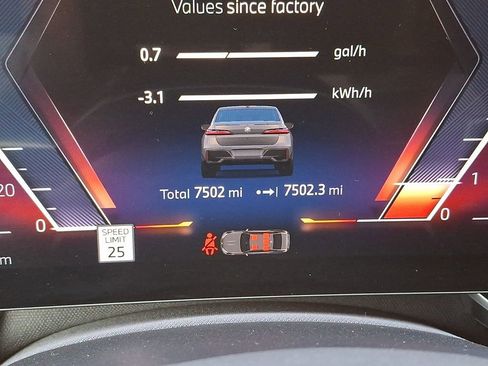 Certified 2025 BMW 750e xDrive w/ Executive Package image 22