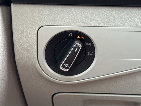 Used 2023 Volkswagen Tiguan SE image 12