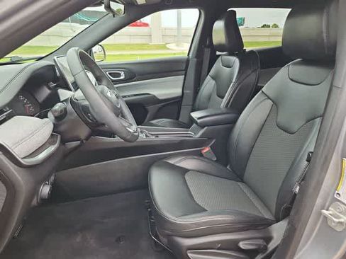 Used 2024 Jeep Compass Latitude AWD/4WD image 14