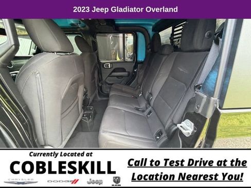 Used 2023 Jeep Gladiator Overland AWD/4WD image 15