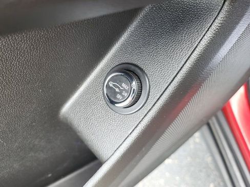 Used 2023 Chevrolet Traverse LT image 27